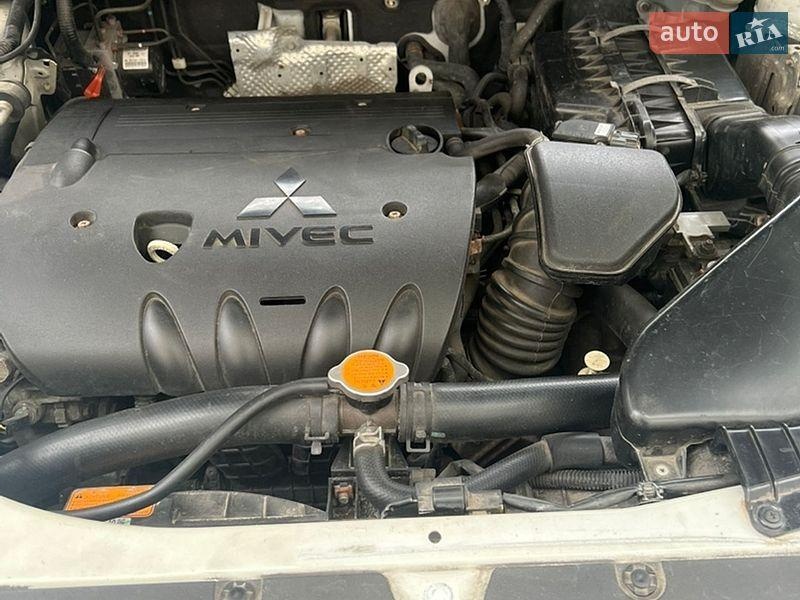 Mitsubishi Outlander XL 2011