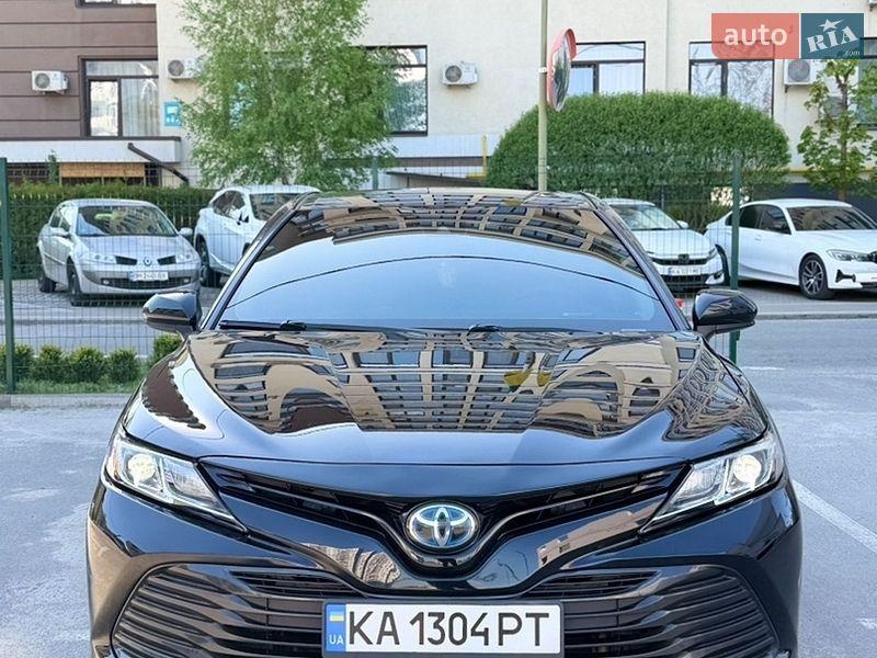 Toyota Camry 2019