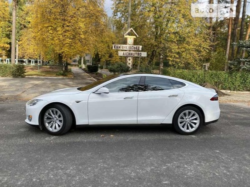 Tesla Model S 2015