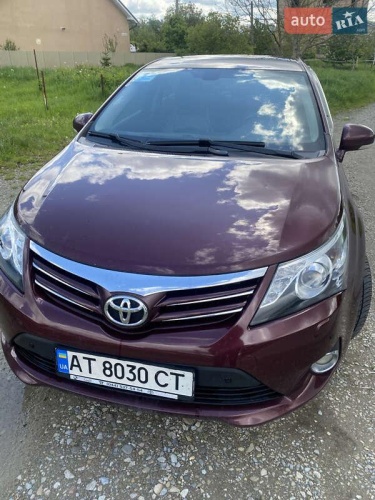 Toyota Avensis 2012