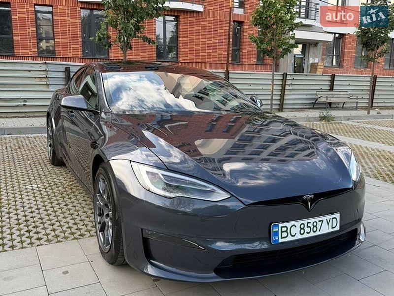 Tesla Model S 2021