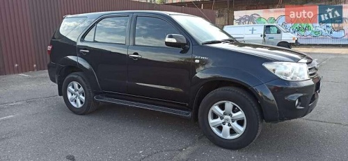 Toyota Fortuner 2010