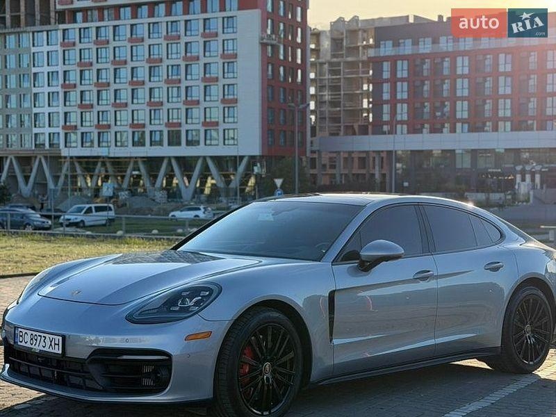 Porsche Panamera 2021