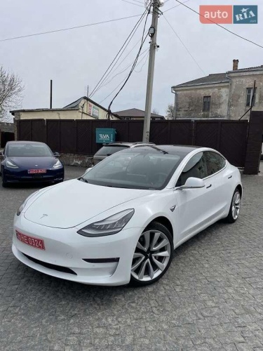 Tesla Model 3 2020