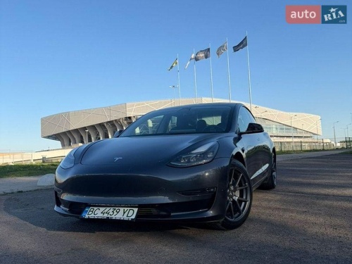 Tesla Model 3 2022