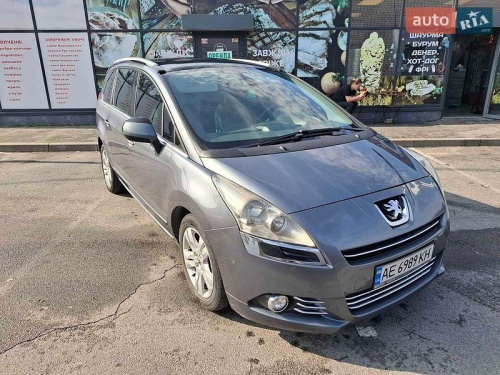 Peugeot 5008 2011