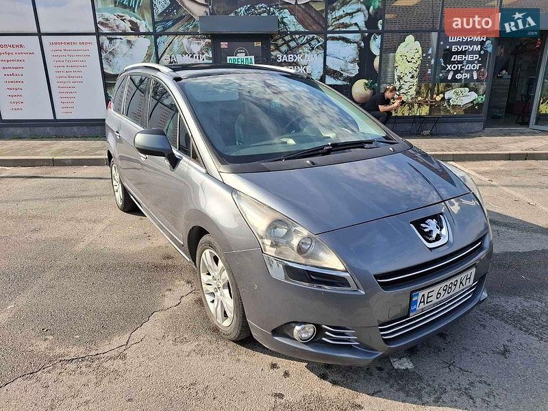Peugeot 5008 2011
