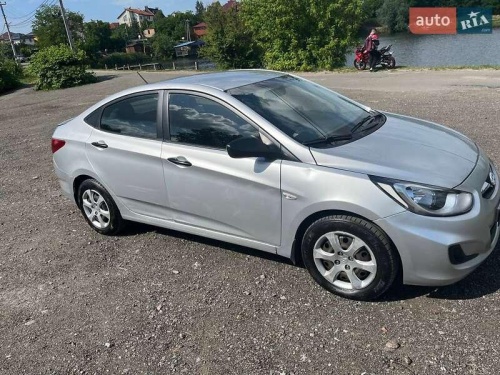 Hyundai Accent 2012