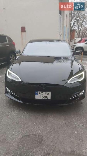 Tesla Model S 2015