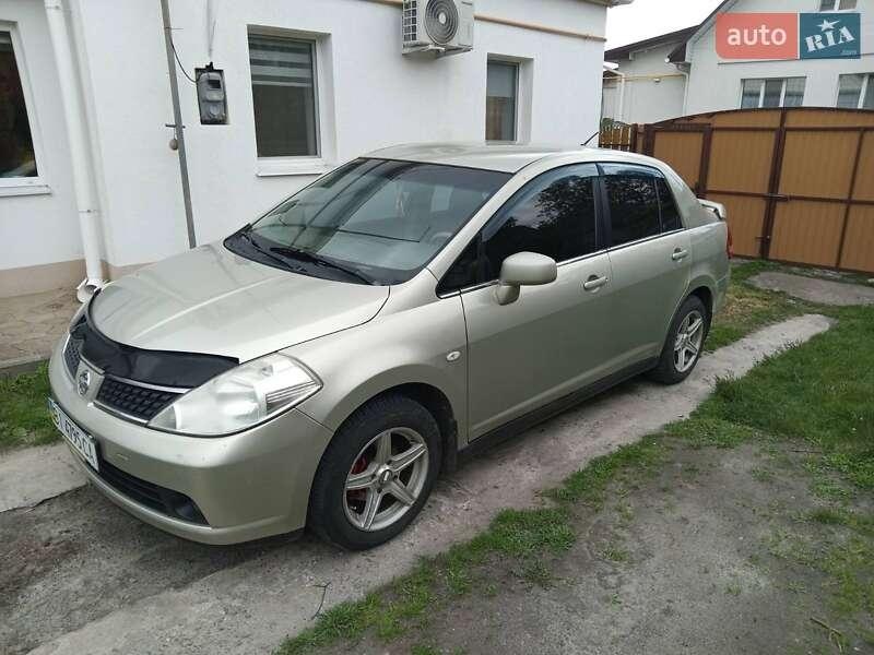Nissan TIIDA 2008