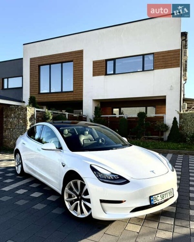 Tesla Model 3 2020