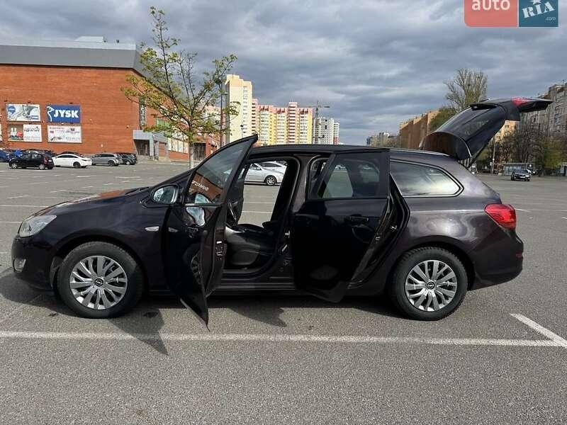 Opel Astra 2011