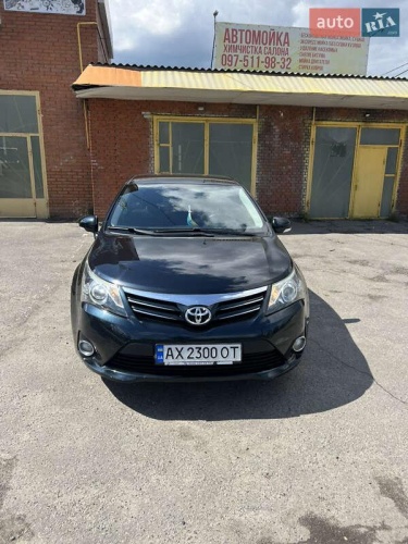 Toyota Avensis 2012
