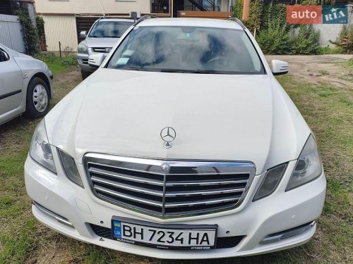 Mercedes-Benz E-Class 2011