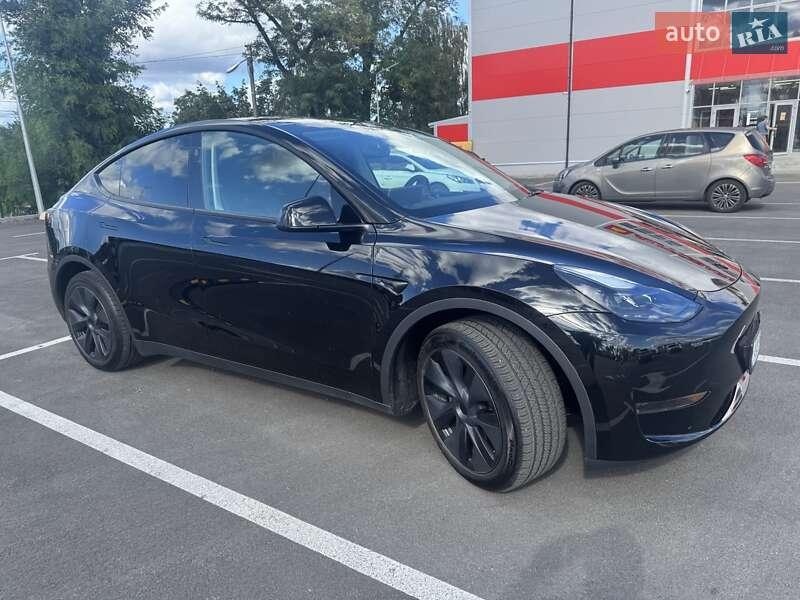 Tesla Model Y 2024