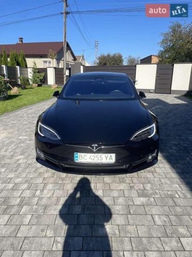 Tesla Model S 2018