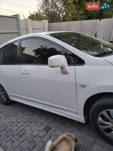 Nissan TIIDA 2013