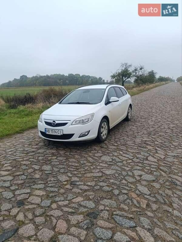 Opel Astra 2011