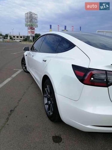 Tesla Model 3 2020