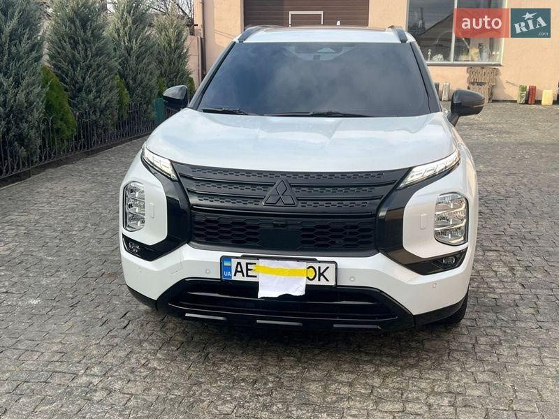 Mitsubishi Outlander 2023