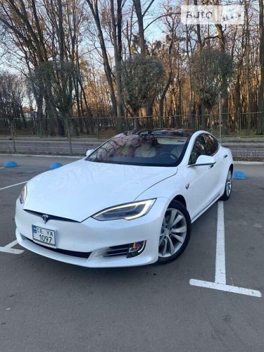 Tesla Model S 2018