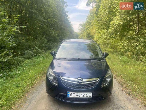 Opel Zafira Tourer 2012