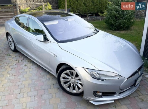 Tesla Model S 2015