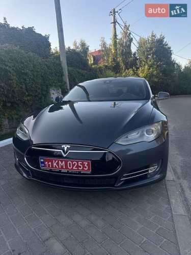 Tesla Model S 2015