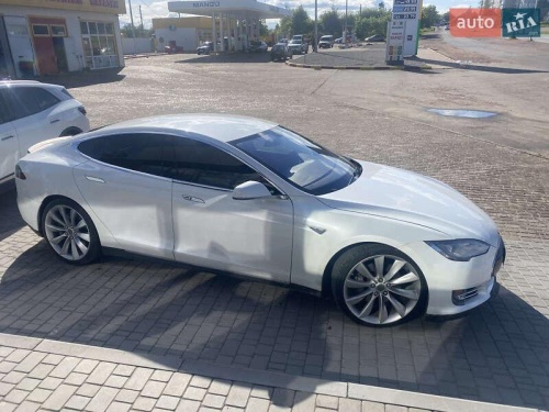 Tesla Model S 2012