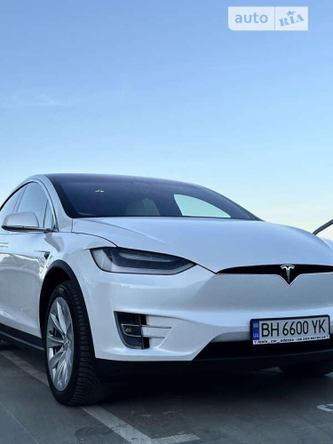 Tesla Model X 2019