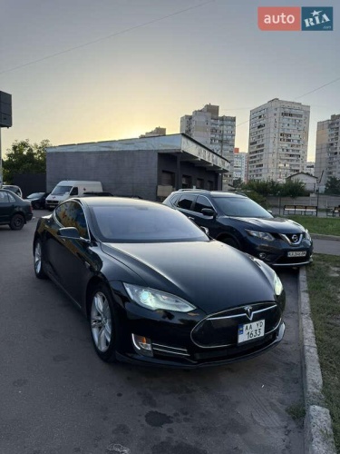 Tesla Model S 2013