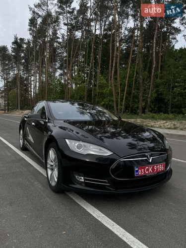 Tesla Model S 2014