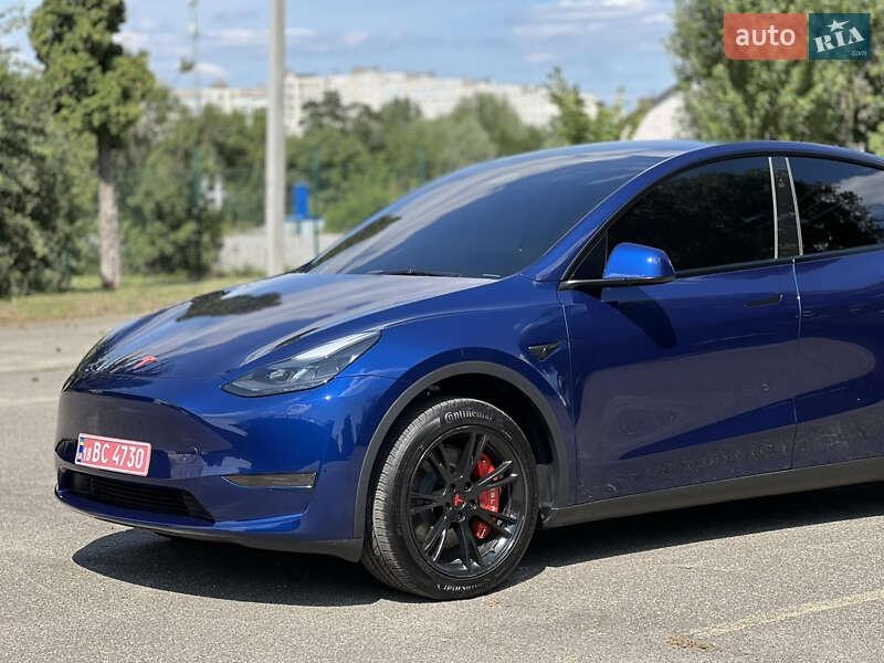 Tesla Model Y 2024