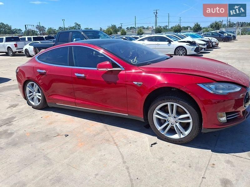Tesla Model S 2014