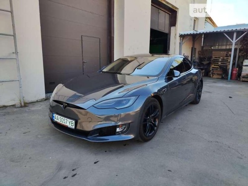 Tesla Model S 2015