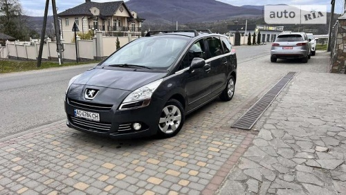 Peugeot 5008 2011