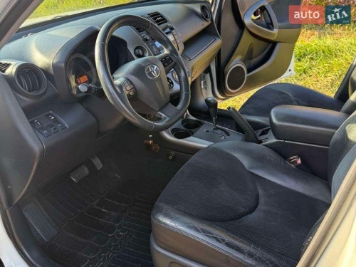 Toyota RAV4 2011