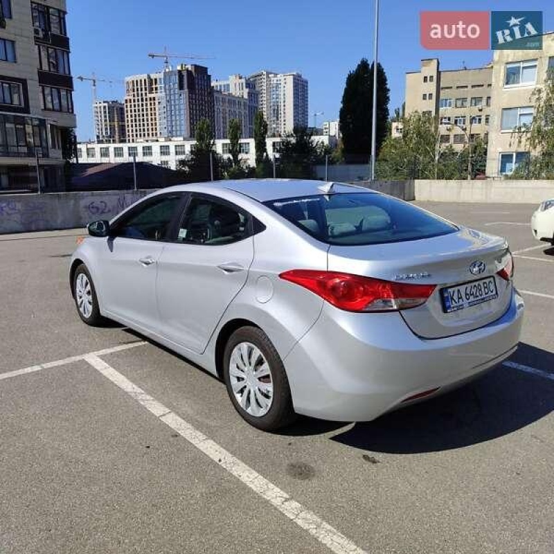 Hyundai Elantra 2012