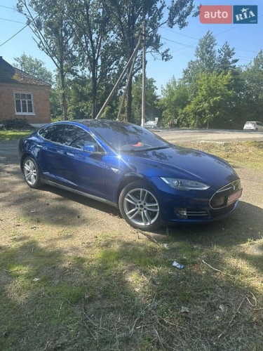 Tesla Model S 2015