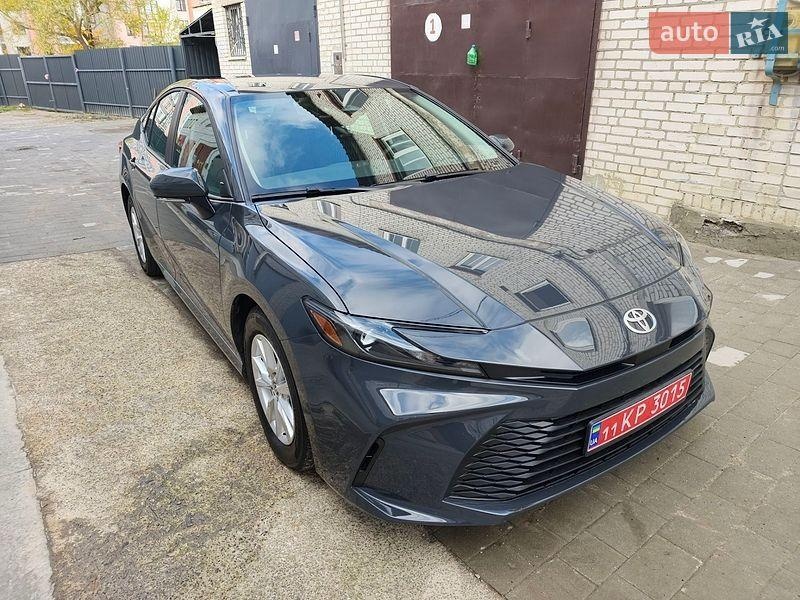 Toyota Camry 2025