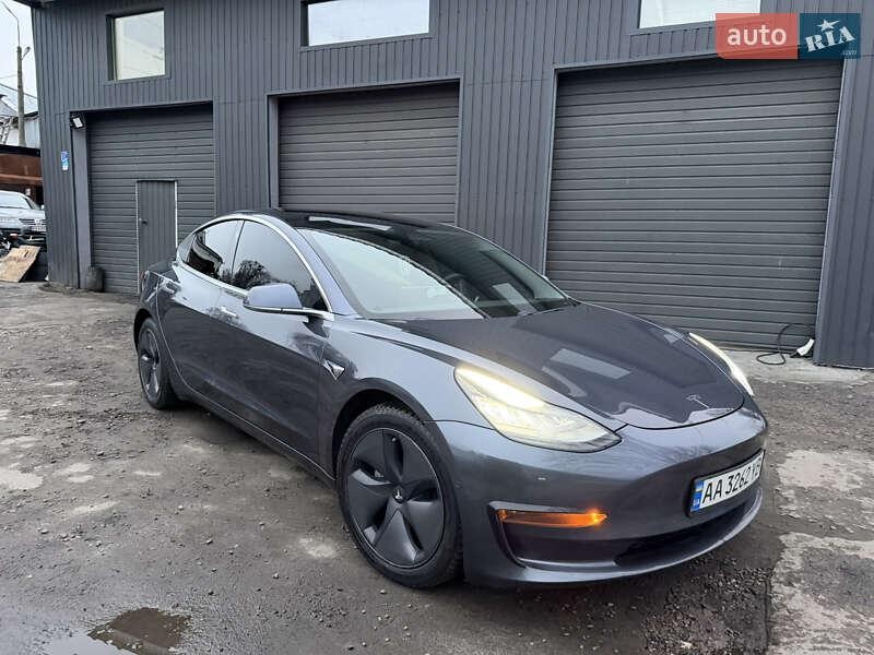 Tesla Model 3 2020