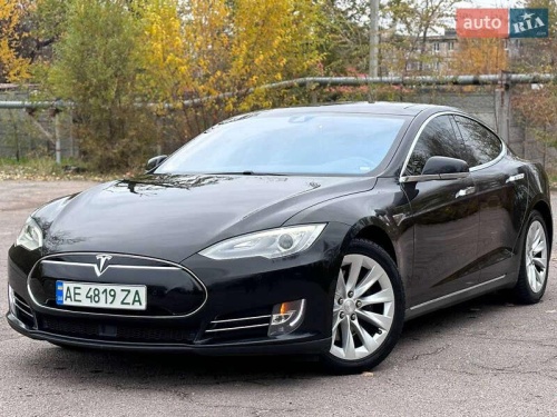 Tesla Model S 2015