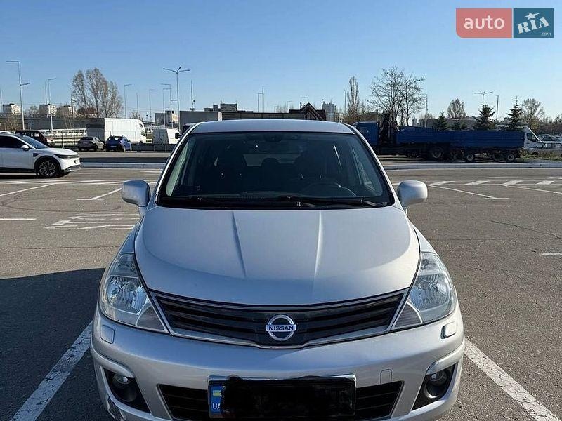 Nissan TIIDA 2011