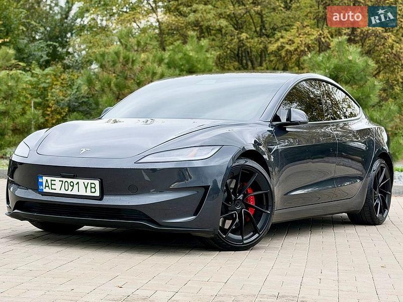 Tesla Model 3 2024