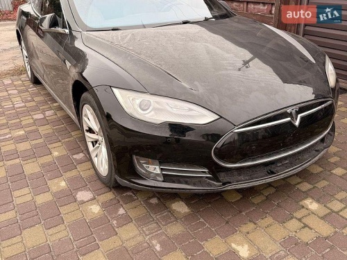 Tesla Model S 2015