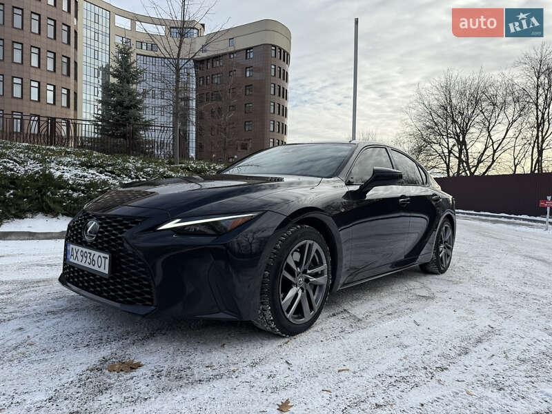 Lexus IS 2021