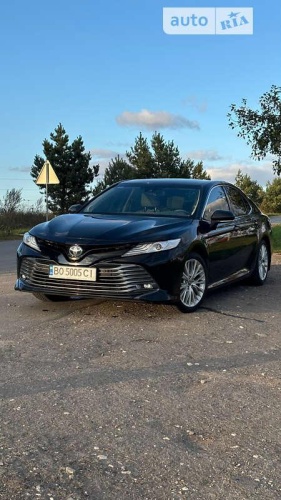 Toyota Camry 2019