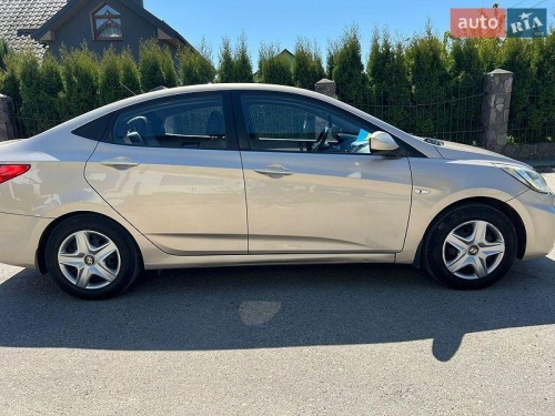 Hyundai Accent 2012