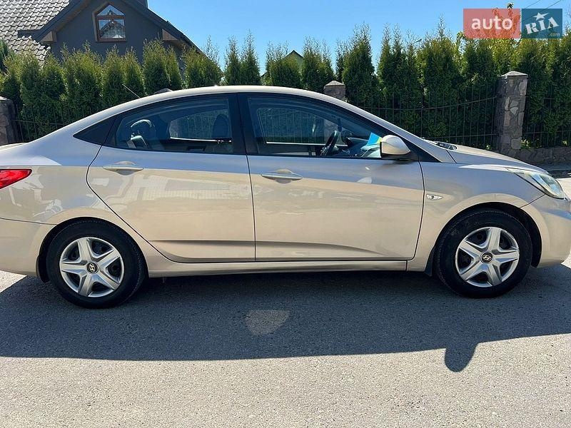 Hyundai Accent 2012