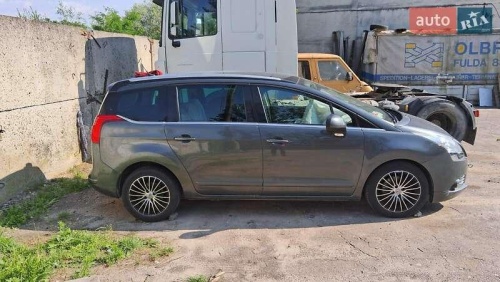 Peugeot 5008 2011